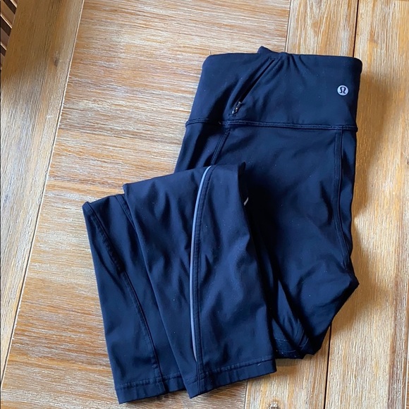Lululemon Excellent Condition Leggings - Picture 2 of 4